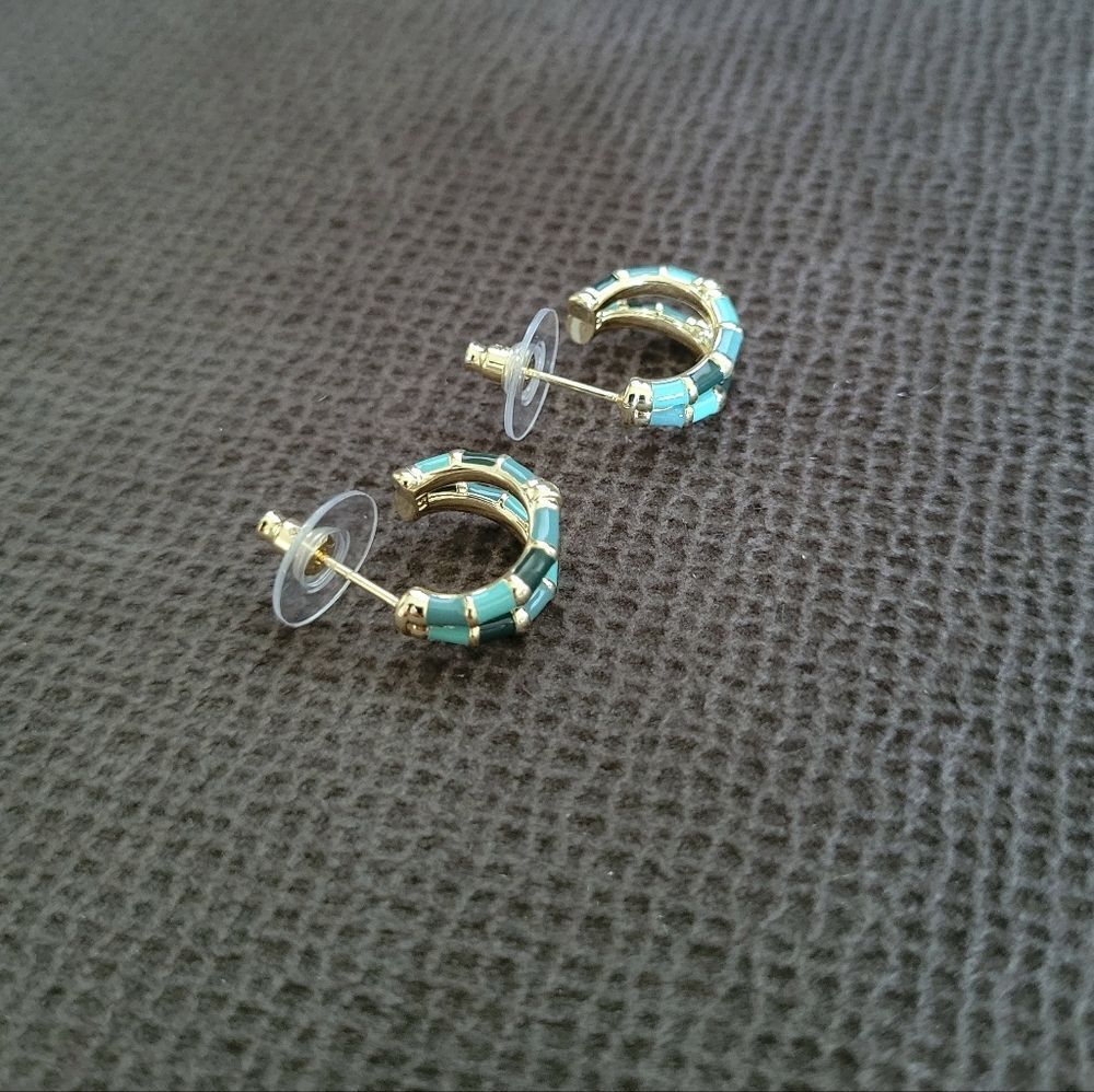 Kendra Scott "Essie" Gold💛 and Sea🌊 Green💚 Mix Huggie🤗 Earrings - NWT - Picture 11 of 16